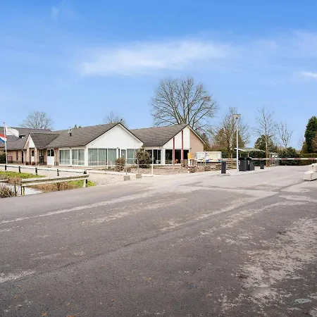 Lush Bungalow In Beek Gem Montferland With Bubble Bath בית נופש Beek Gem Montferland