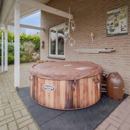 בית נופש Lush Bungalow In Beek Gem Montferland With Bubble Bath *
