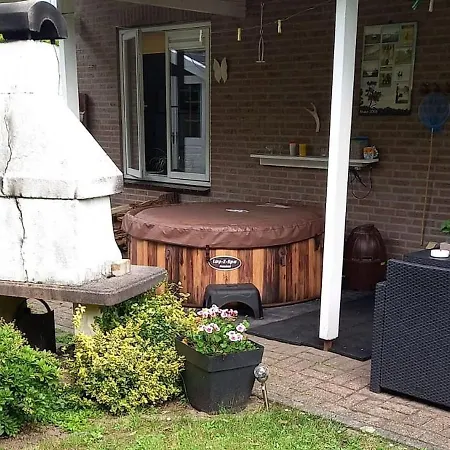 Lush Bungalow In Beek Gem Montferland With Bubble Bath * Beek Gem Montferland