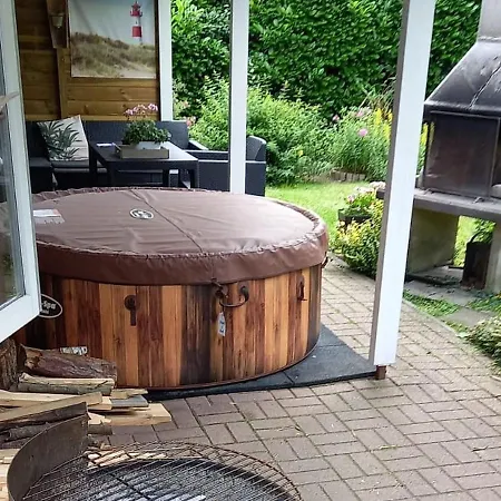 Lush Bungalow In Beek Gem Montferland With Bubble Bath בית נופש Beek Gem Montferland