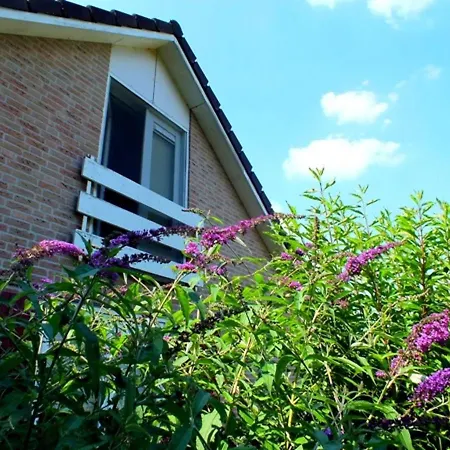 Lush Bungalow In Beek Gem Montferland With Bubble Bath בית נופש Beek Gem Montferland